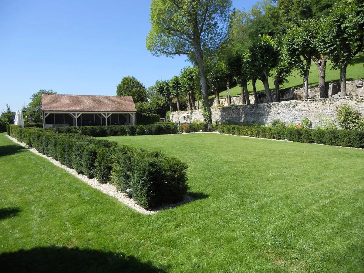 Entretien d'espaces verts en Côte d'Or, forfait annuel, à Dijon - C'DECO paysagiste