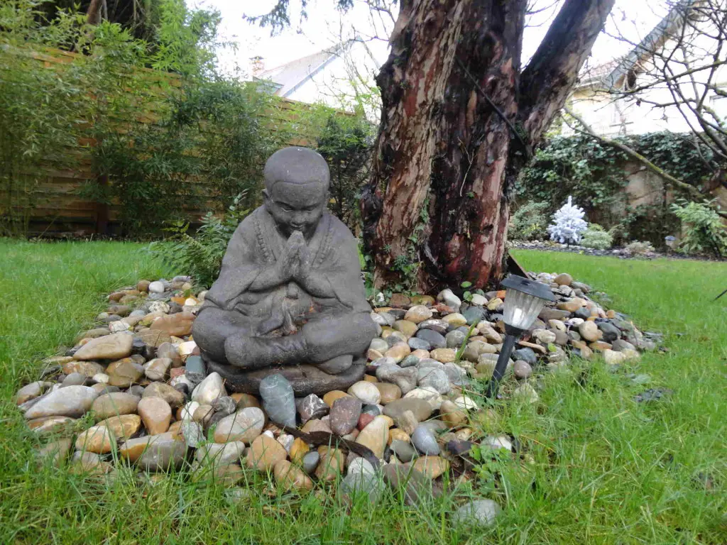 Idées et astuces déco : objets décoratifs ou d'art dans votre jardin. C'DECO paysagiste Dijon